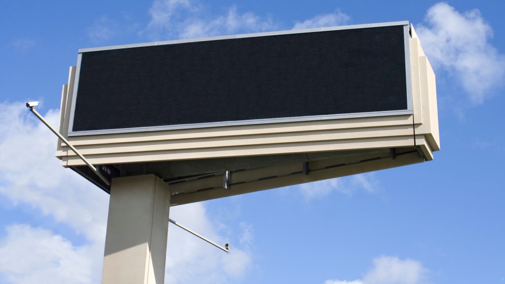 7 Daya Tarik Videotron Outdoor Dalam Industri Perikalanan