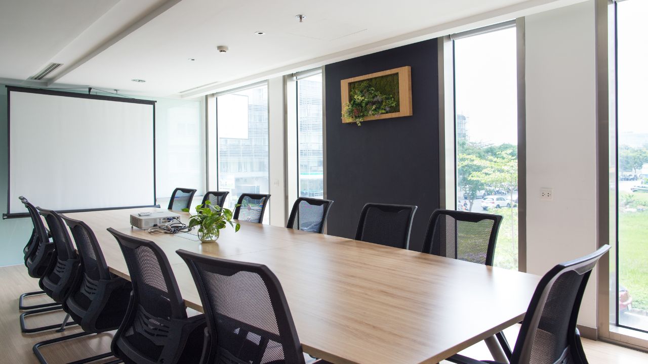 Hal Terlarang Saat Membuat Ruang Rapat Kantor Minimalis